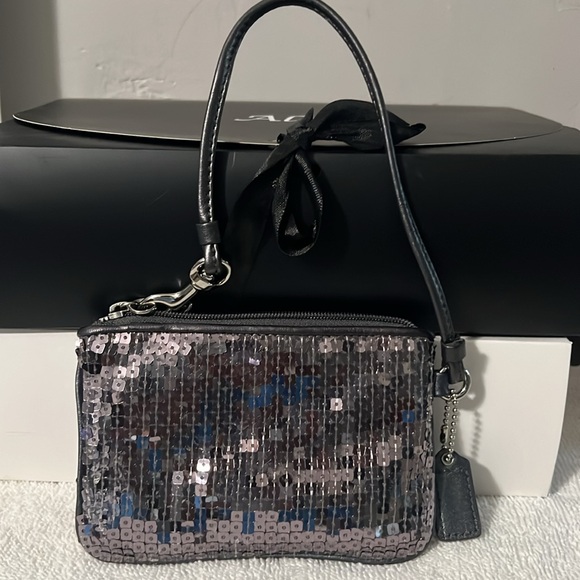 Coach sequin mini wristlet - Picture 3 of 14